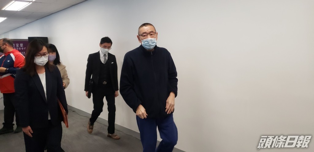 金句十（都巿傳聞）：「我谷咗氣好耐，之前啲人話我塞春卷，我無做過，諗都絕子絕孫，把口在人地度，話塞春卷呀、乒乓波、網球、遲啲話我鍾意畀人塞，之前不澄清，係怕蟻多嬲死象。」